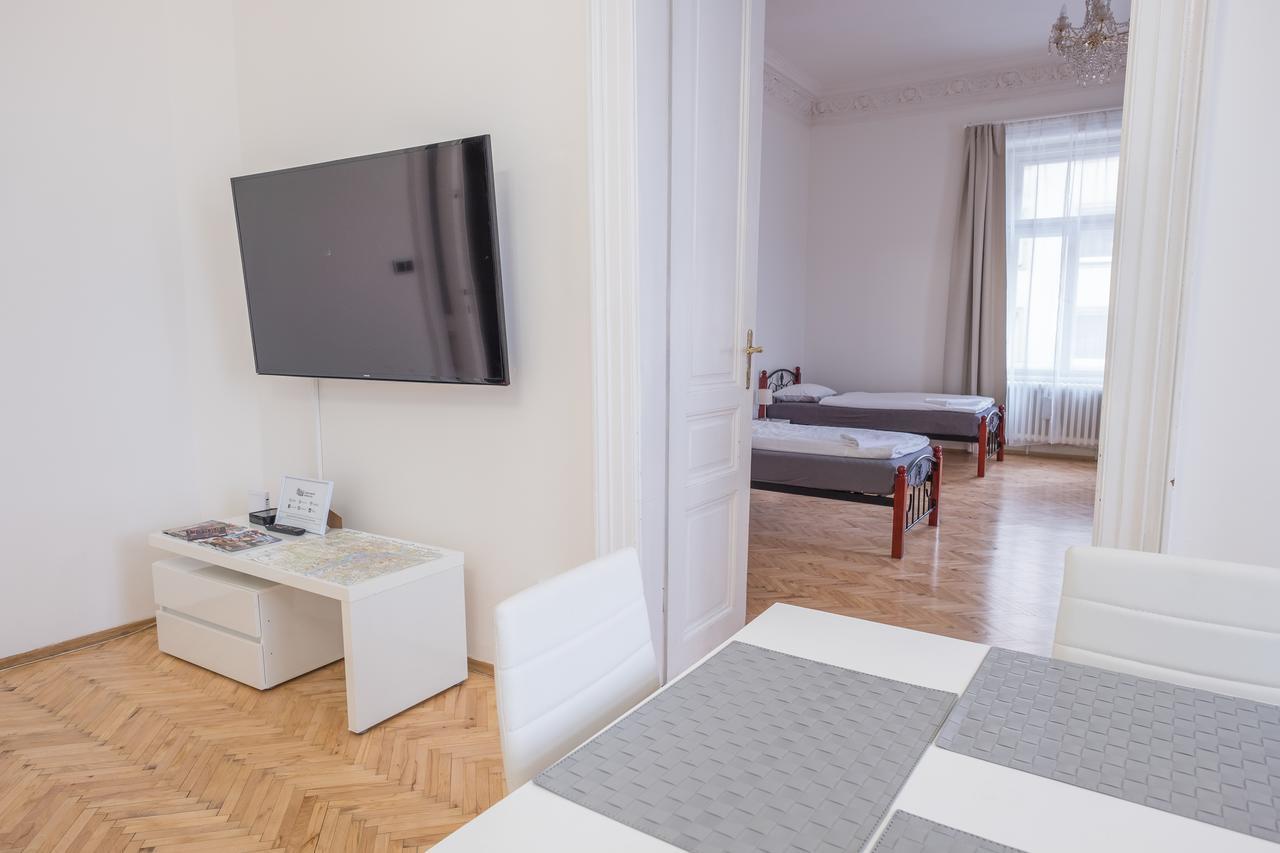 Apartments Resslova By The Dancing House Praga Esterno foto